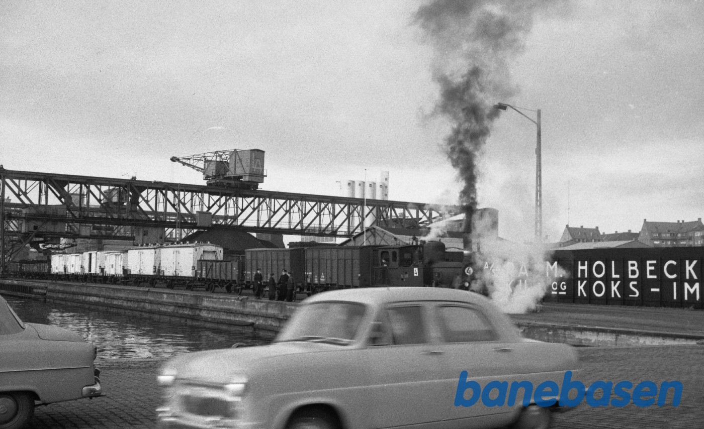F 436 med rangertræk på havnen F 436 med rangertræk på havnen