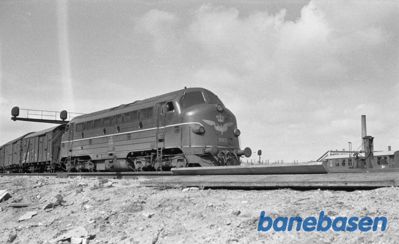 MY 1103 med godstog til Nyborg under udkørsel MY 1103 med godstog til Nyborg under udkørsel