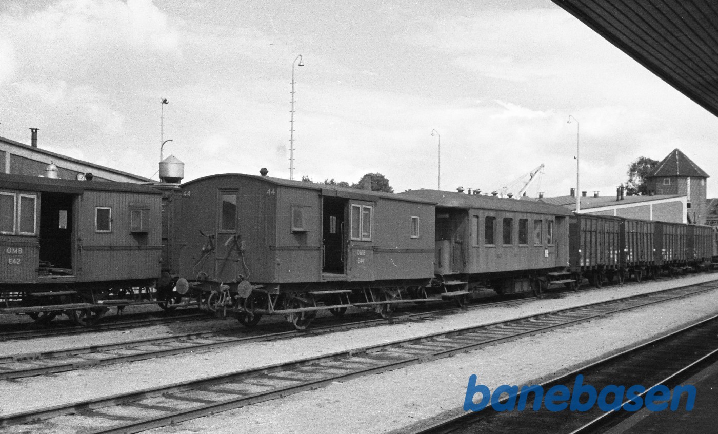 E 44 + D 33 (?) + Q-vogne E 44 + D 33 (?) + Q-vogne