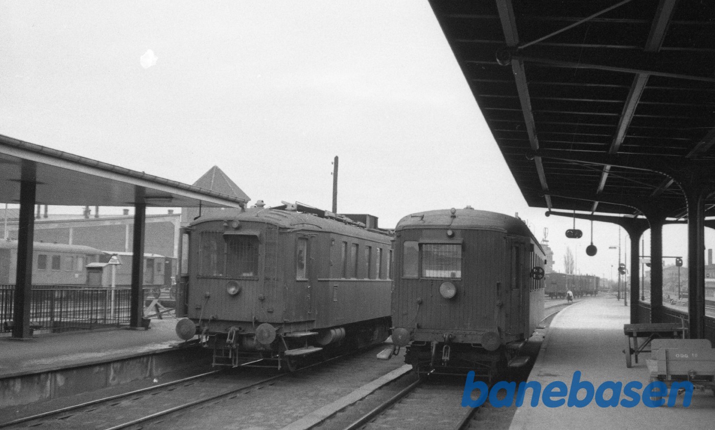 MH 11 (th.) med tog til Kerteminde MH 11 (th.) med tog til Kerteminde