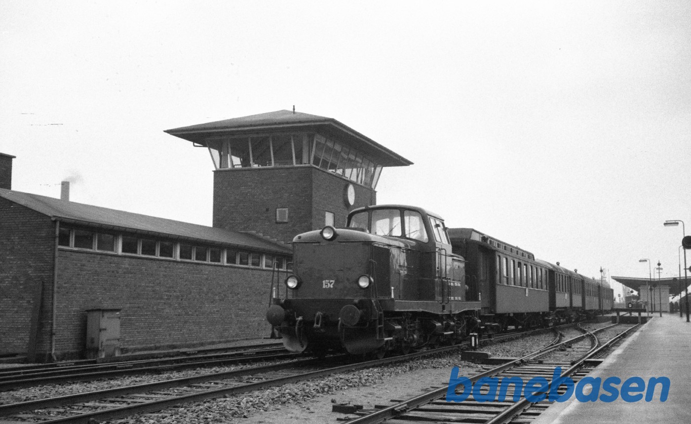 MT 157 med persontog til Svendborg MT 157 med persontog til Svendborg