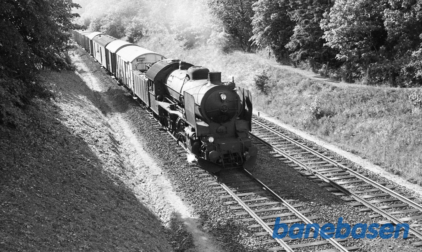 R 942 med godstog fra Fredericia, ved Aarup R 942 med godstog fra Fredericia, ved Aarup