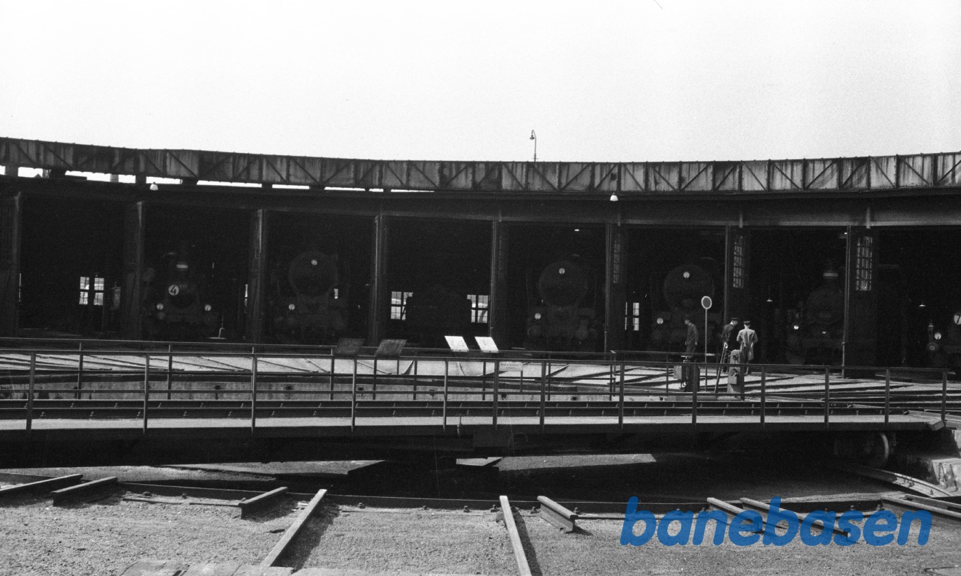 Remise med F, tre R og en D-maskine Remise med F, tre R og en D-maskine