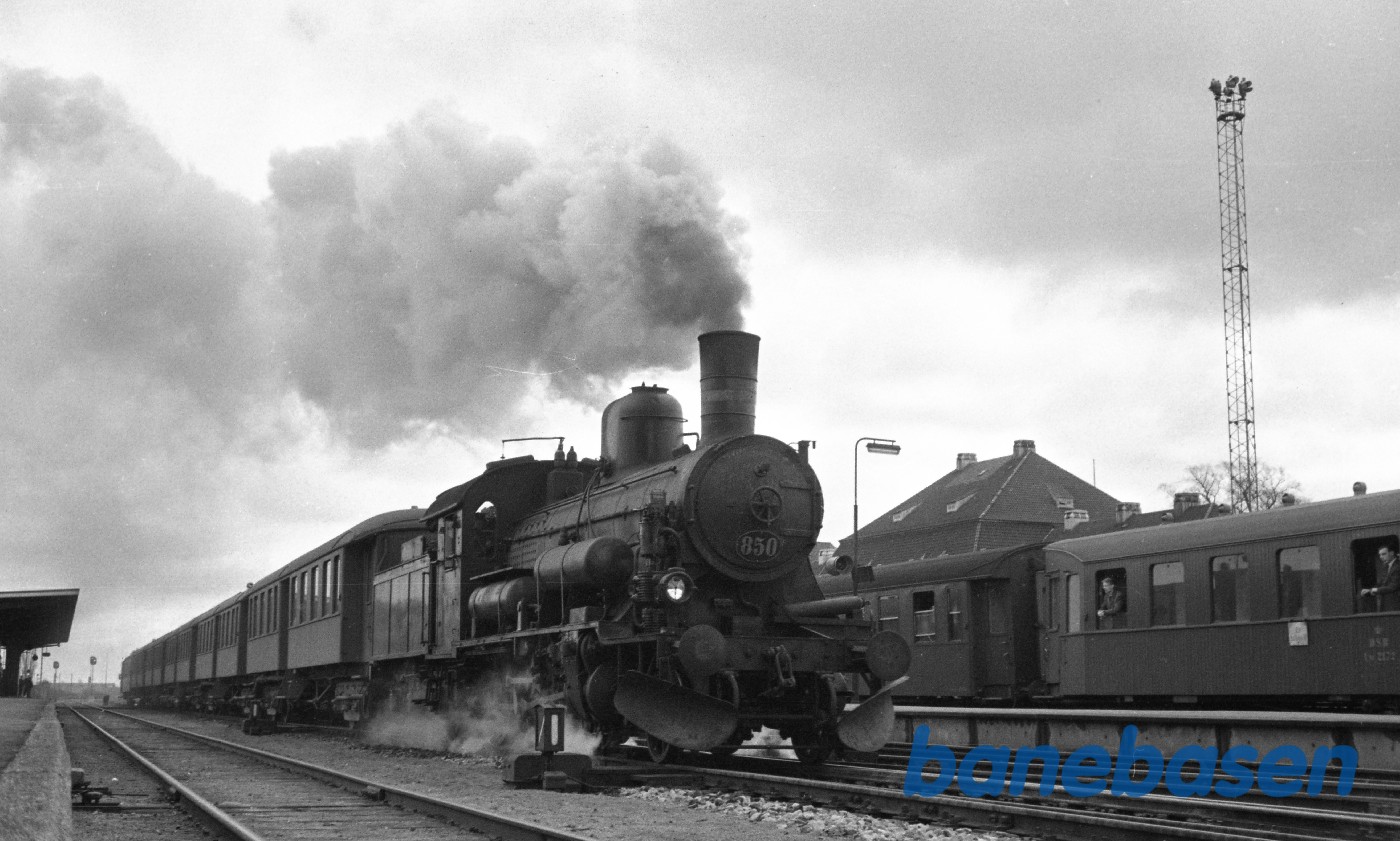 D 850 med persontog til Svendborg D 850 med persontog til Svendborg