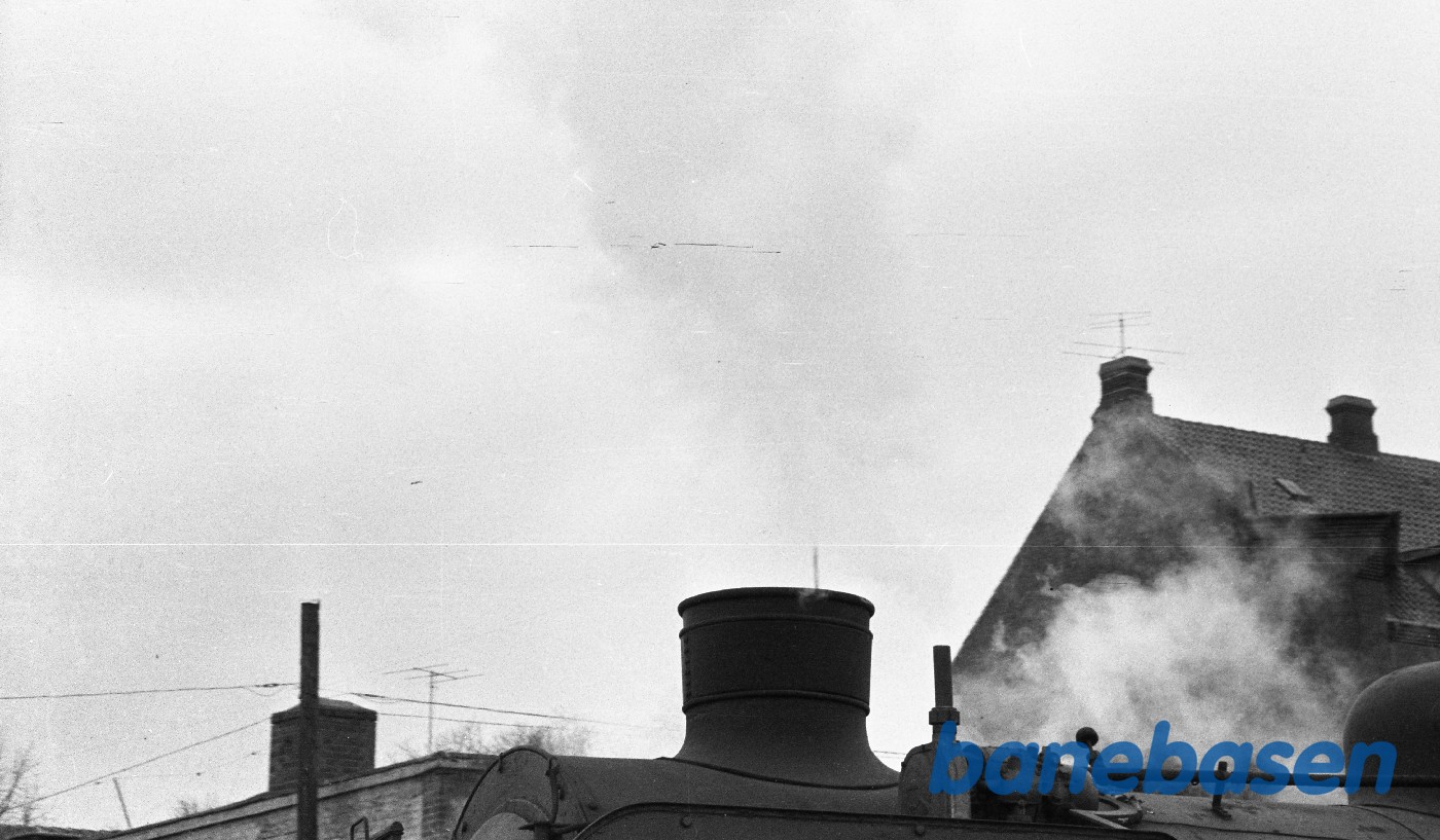 R 936, skorsten og dynamo R 936, skorsten og dynamo