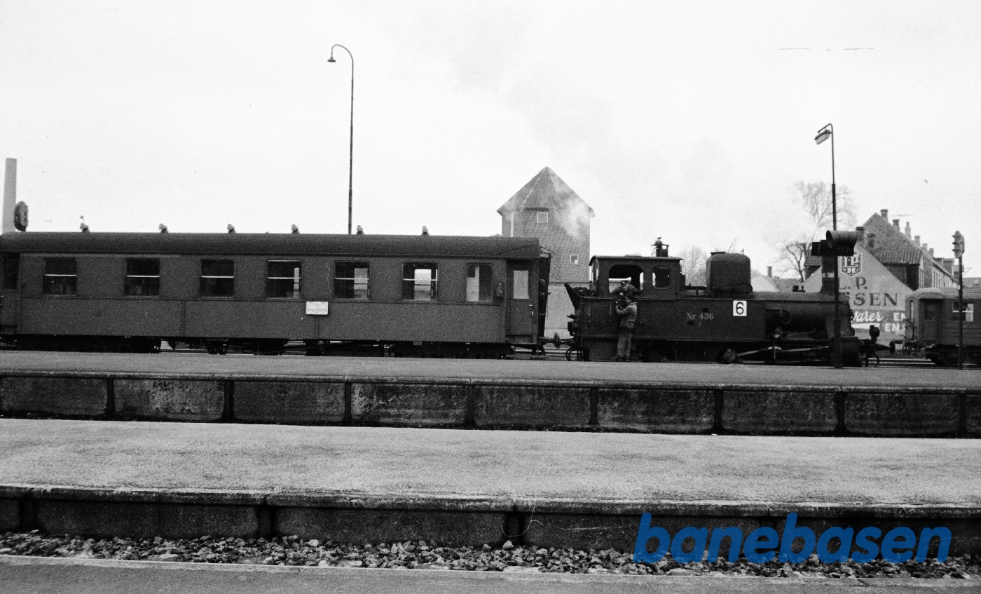 F 436 rangerer med ATM-vogn F 436 rangerer med ATM-vogn