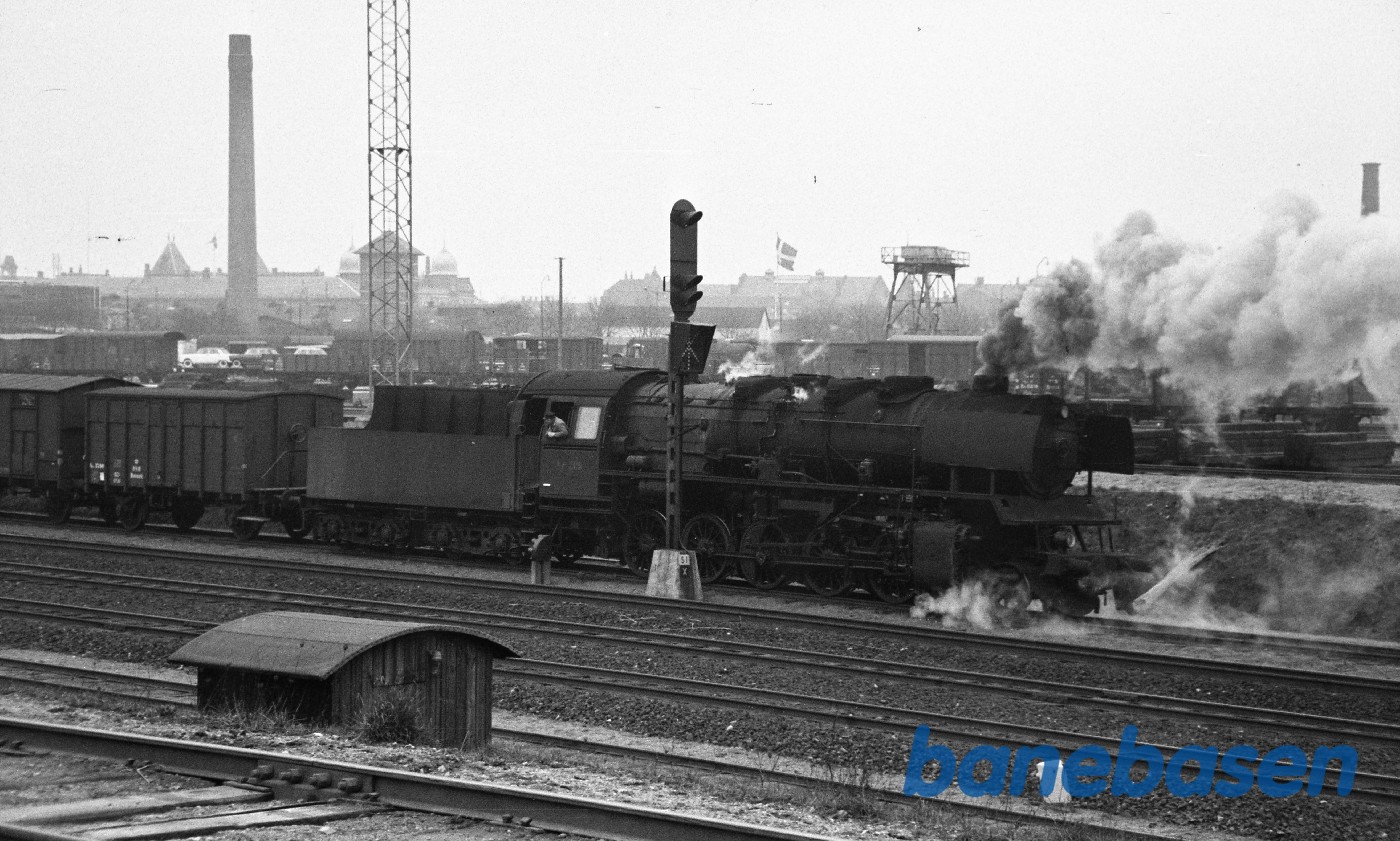 N 206 rangerer med godstog N 206 rangerer med godstog