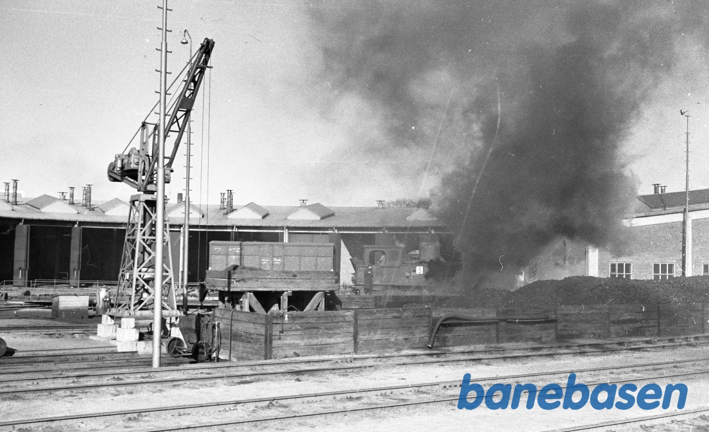 F 424 rangerer ved drejeskiven F 424 rangerer ved drejeskiven