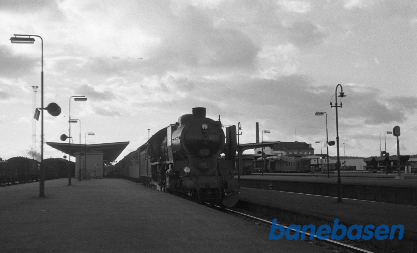 R 936 med persontog til Nyborg R 936 med persontog til Nyborg