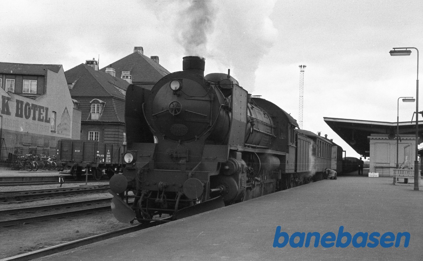 R 936 med godstog til Nyborg R 936 med godstog til Nyborg