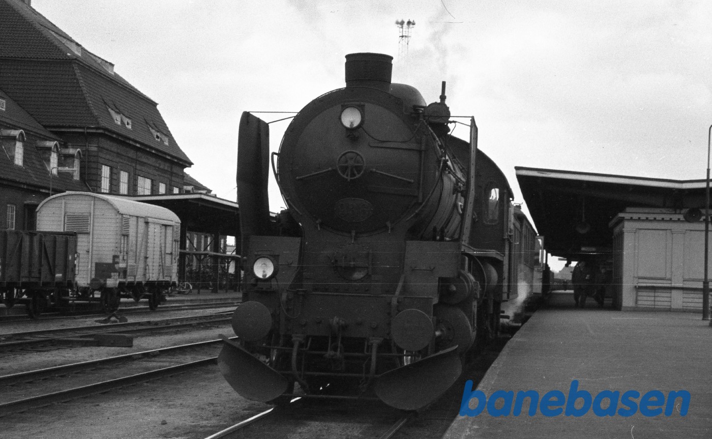 R 936 med godstog til Nyborg R 936 med godstog til Nyborg