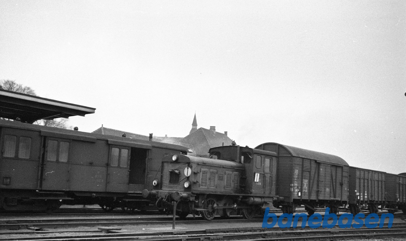 Ardelt 114 rangerer med godsvogne Ardelt 114 rangerer med godsvogne