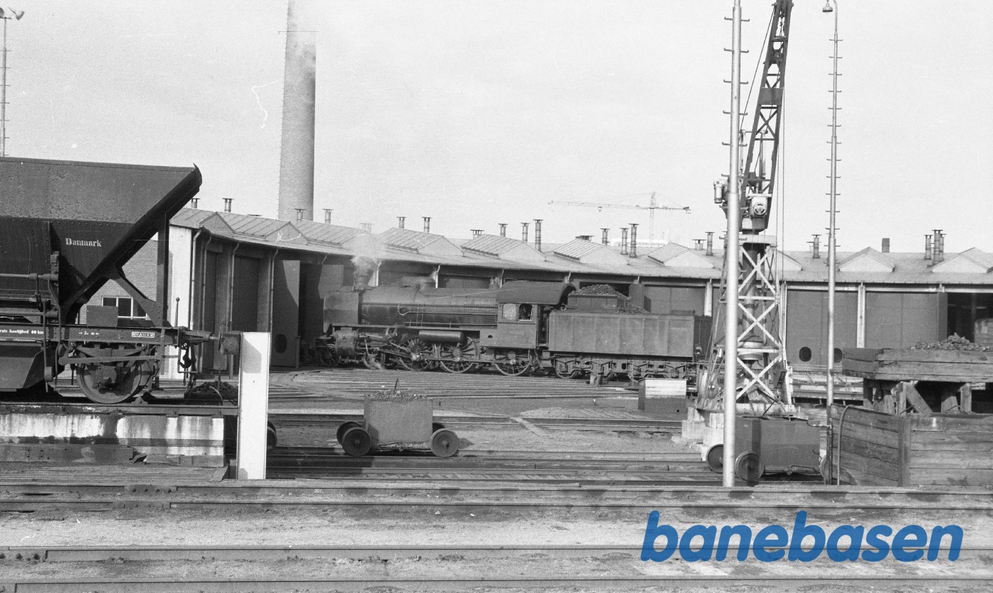 R-maskine kører i remise R-maskine kører i remise