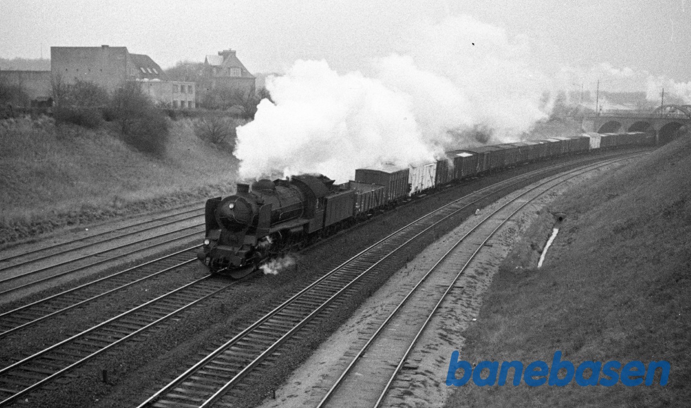 R-maskine med godstog mod Fredericia R-maskine med godstog mod Fredericia