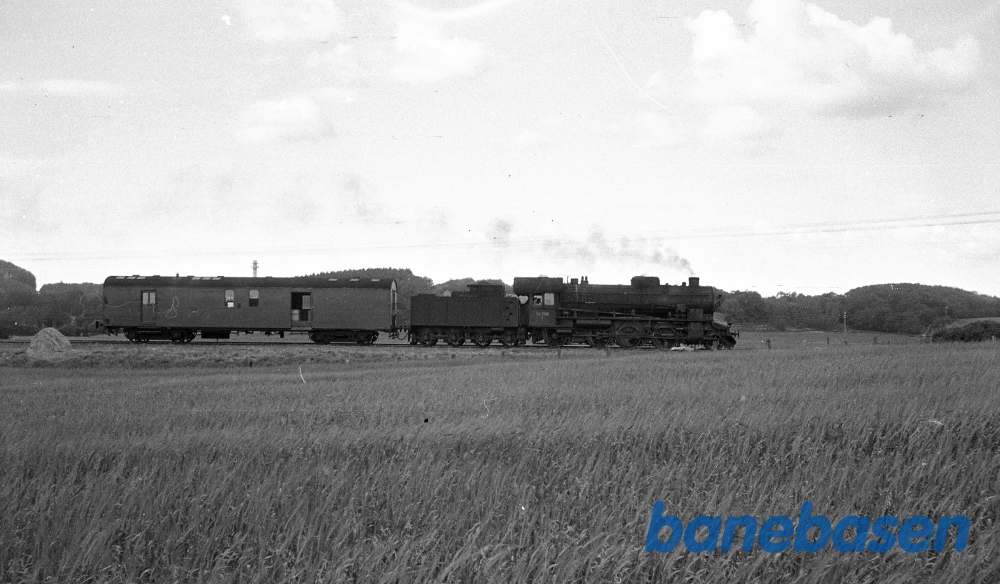 H 796 + DJ på vej til Odense ved Elmelund H 796 + DJ på vej til Odense ved Elmelund