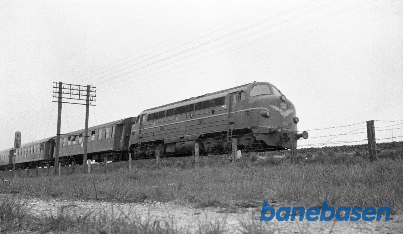MY med persontog fra Fredericia, kort før Odense MY med persontog fra Fredericia, kort før Odense