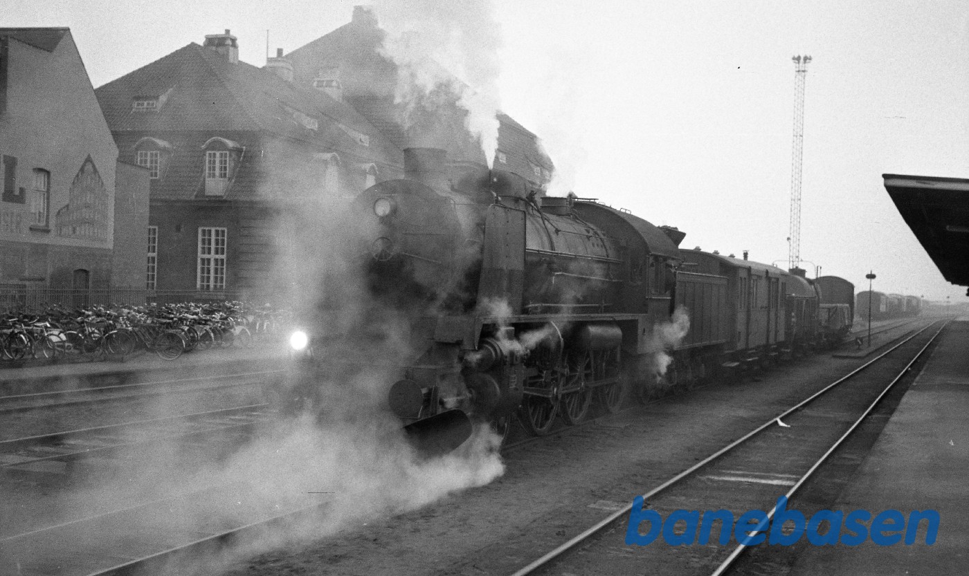 R 940 rangerer med godstog R 940 rangerer med godstog