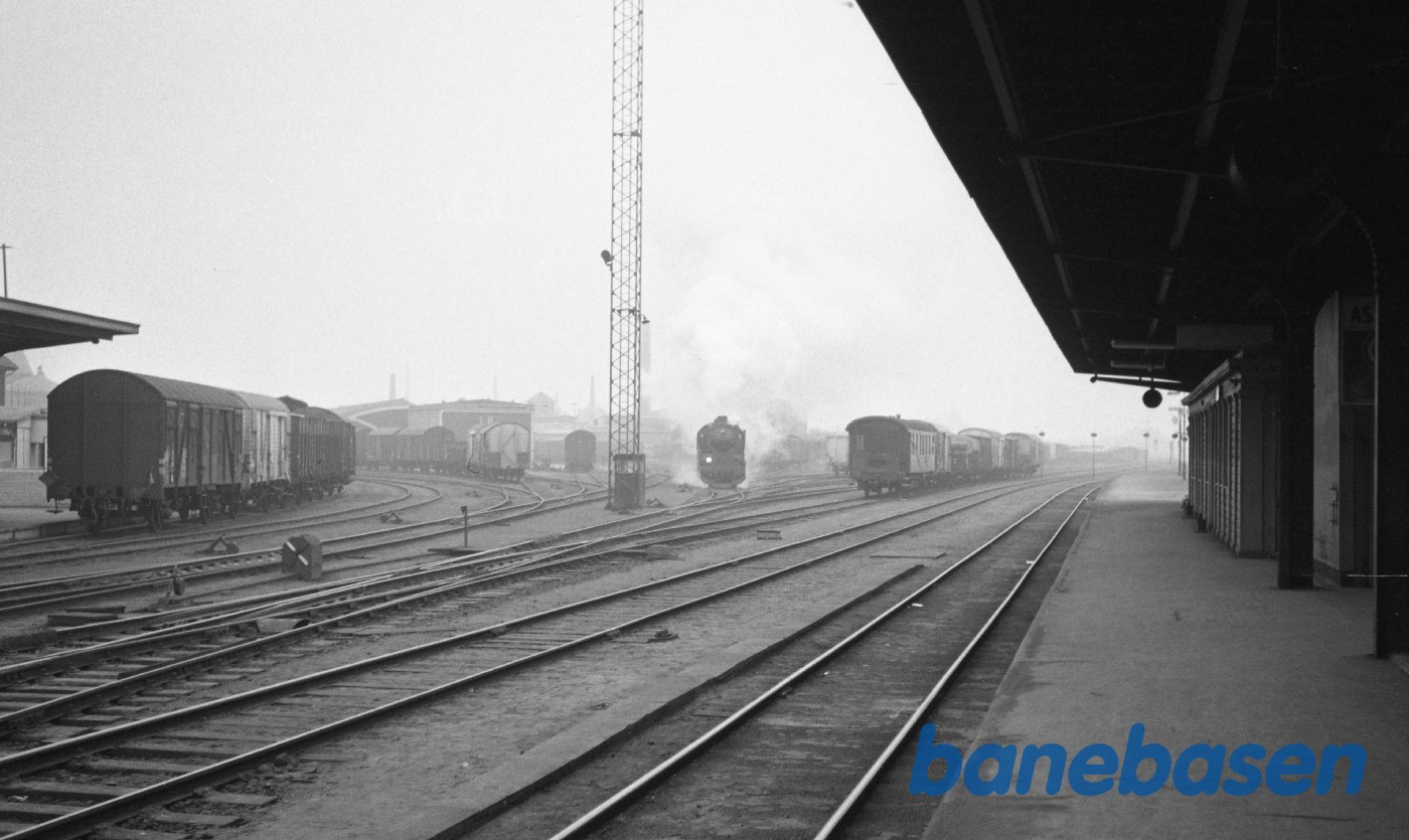 R 940 rangerer med godstog R 940 rangerer med godstog