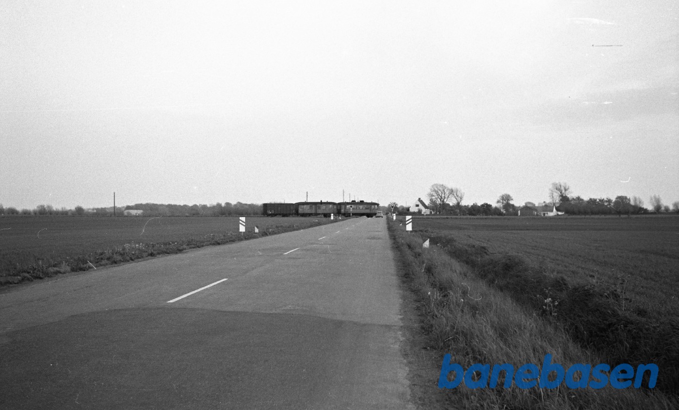 NFJ MG 7 + DE 34 + OMB QB 525 med blandettog til Odense mellem Lunde og Beldringe NFJ MG 7 + DE 34 + OMB QB 525 med blandettog til Odense mellem Lunde og Beldringe