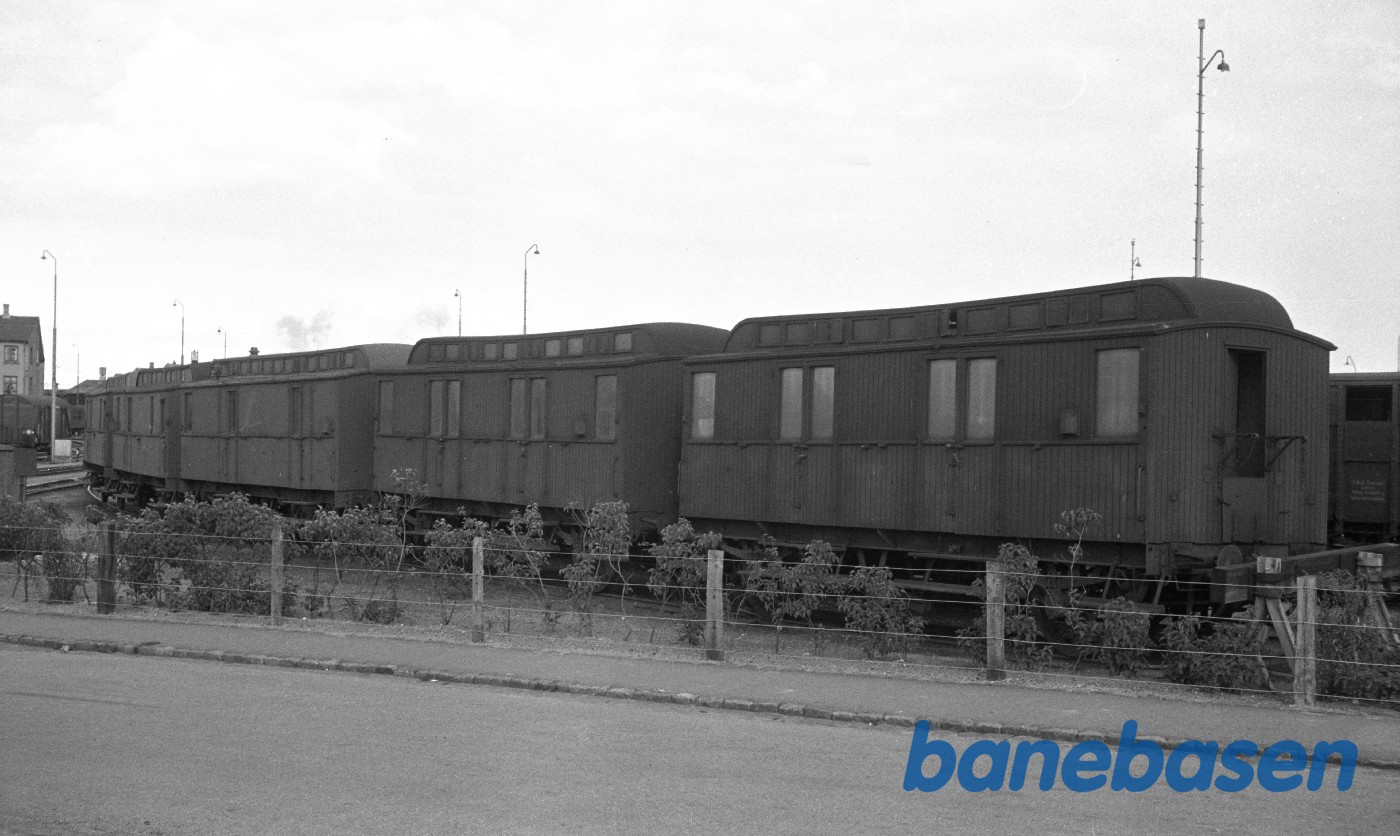 2-akslede postvogne med tagrytter, DQ + DQ + DR + ? 2-akslede postvogne med tagrytter, DQ + DQ + DR + ?