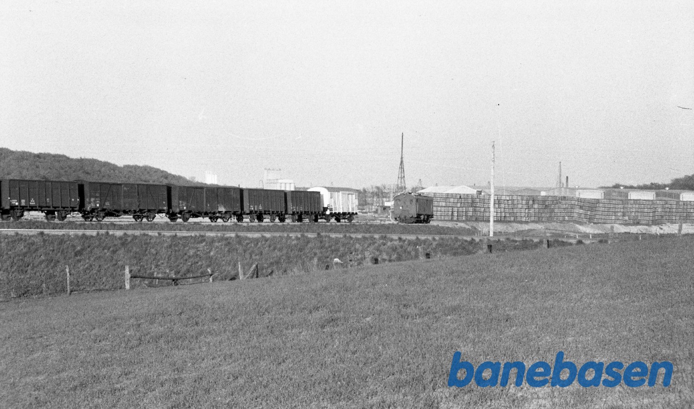 MV 10 rangerer ved Haustrups fabrikker MV 10 rangerer ved Haustrups fabrikker