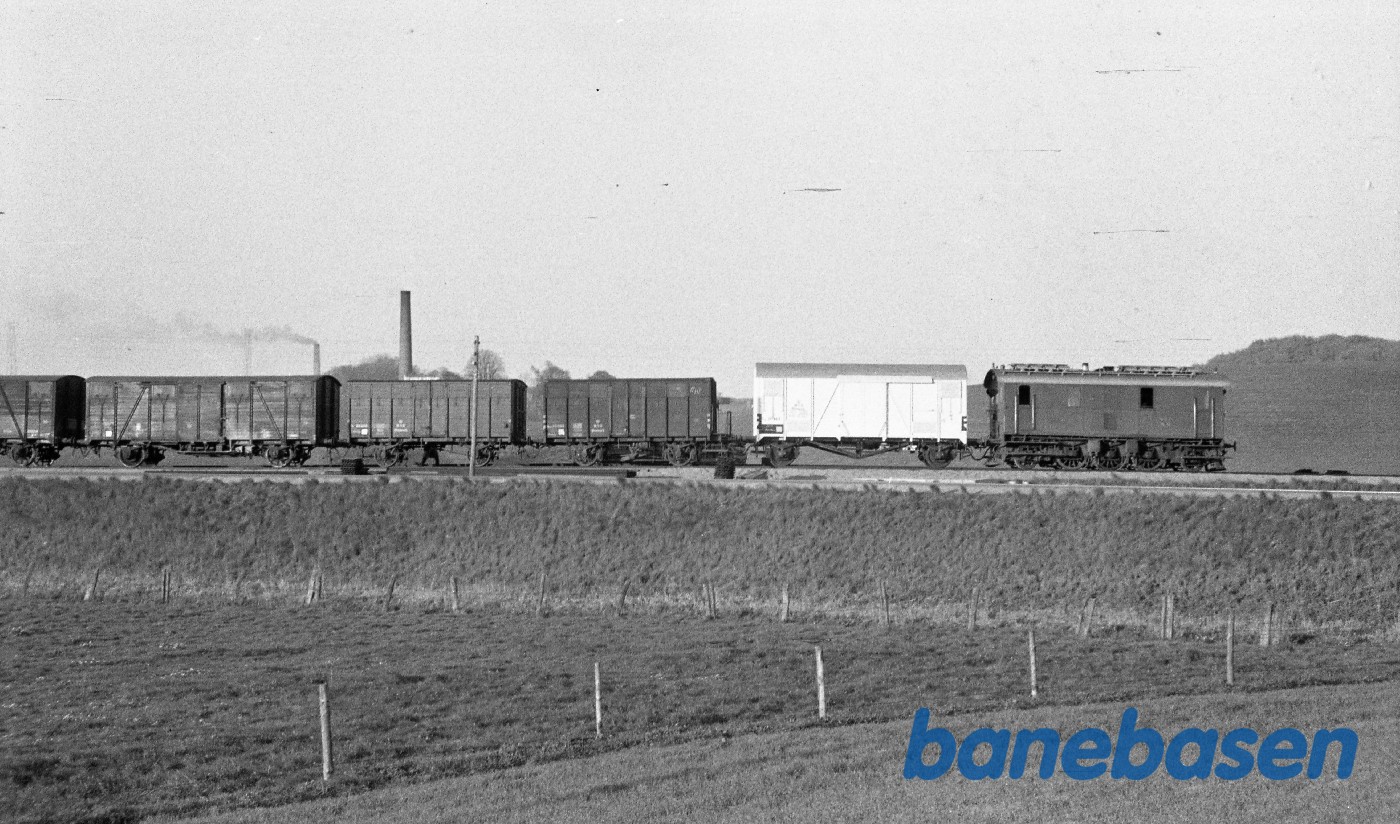 MV 10 rangerer ved Haustrups fabrikker MV 10 rangerer ved Haustrups fabrikker