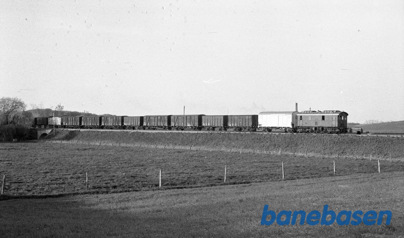 MV 10 med godstog fra Haustrups fabrikker MV 10 med godstog fra Haustrups fabrikker