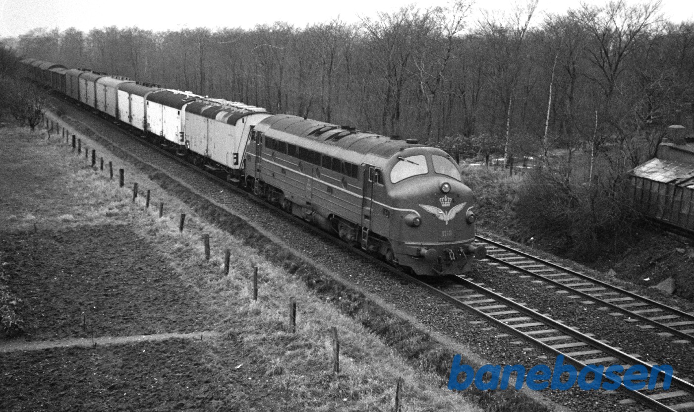 MY 1113 med godstog til Nyborg ved Skt.Jørgensgade MY 1113 med godstog til Nyborg ved Skt.Jørgensgade