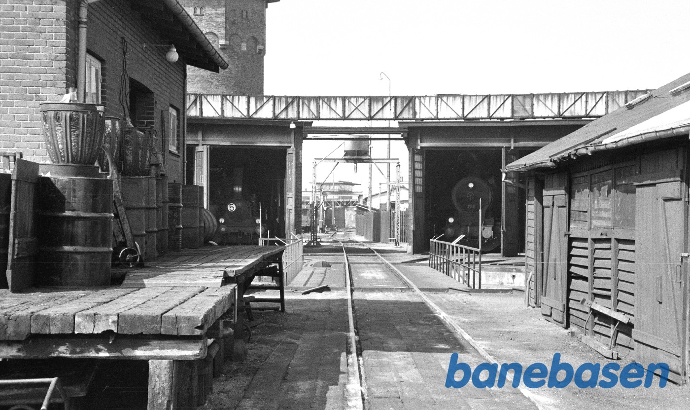 Remise med F-maskine og H 790 Remise med F-maskine og H 790