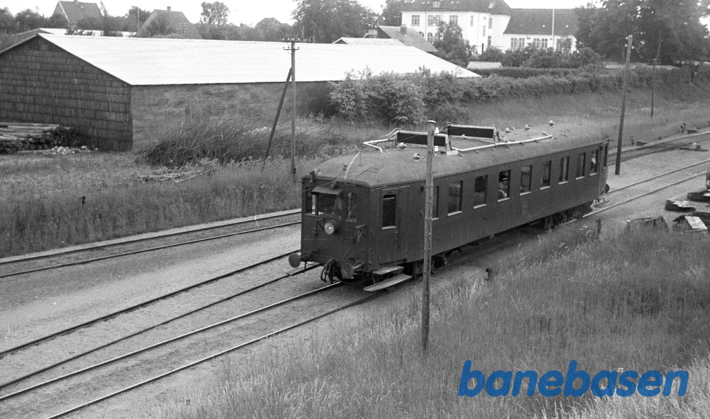 MH-motorvogn under udkørsel mod Bogense MH-motorvogn under udkørsel mod Bogense