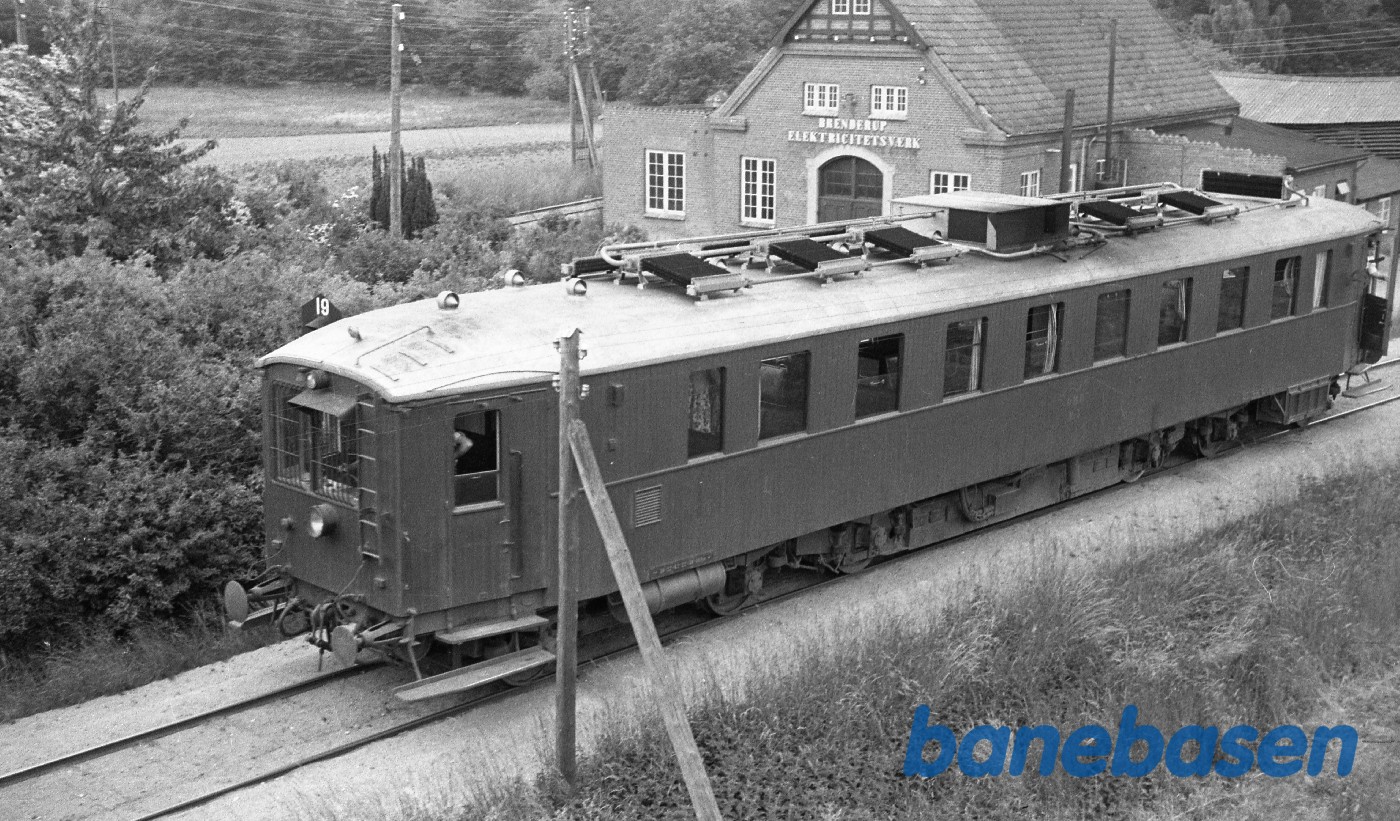 MD-motorvogn som tog fra Odense under indkørsel MD-motorvogn som tog fra Odense under indkørsel
