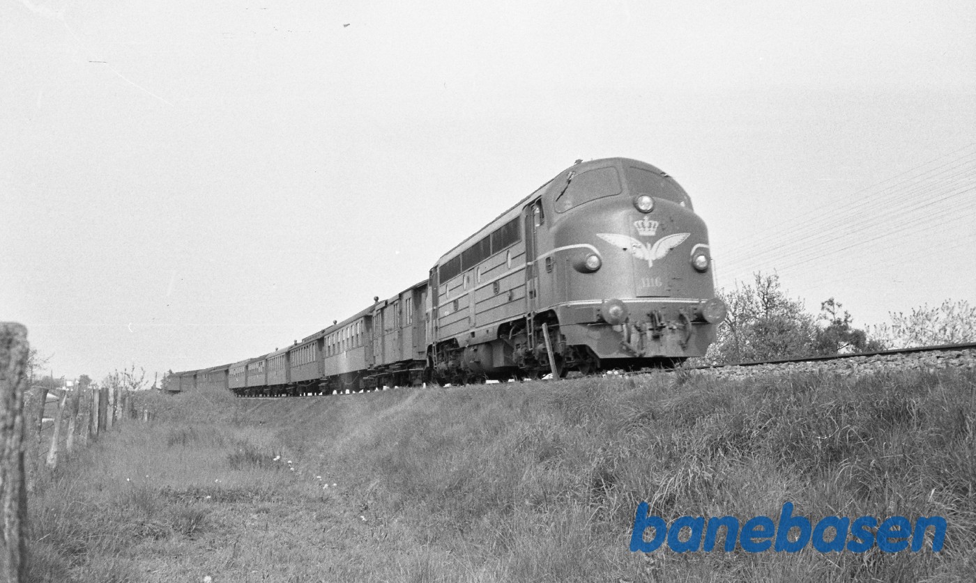 MY 1116 med persontog til Fredericia ved Elmelund MY 1116 med persontog til Fredericia ved Elmelund