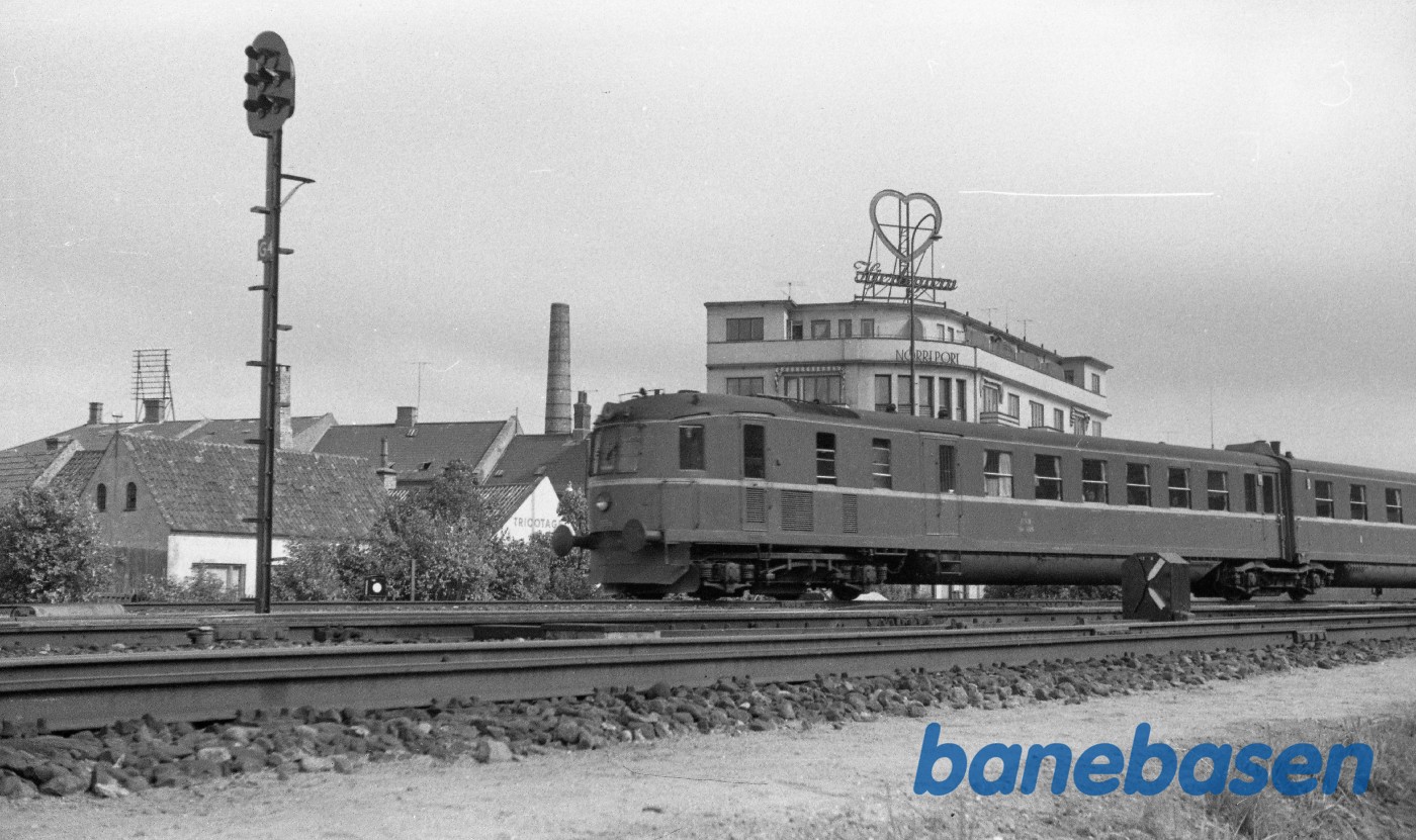 MB-lyntog under indkørsel fra Nyborg MB-lyntog under indkørsel fra Nyborg