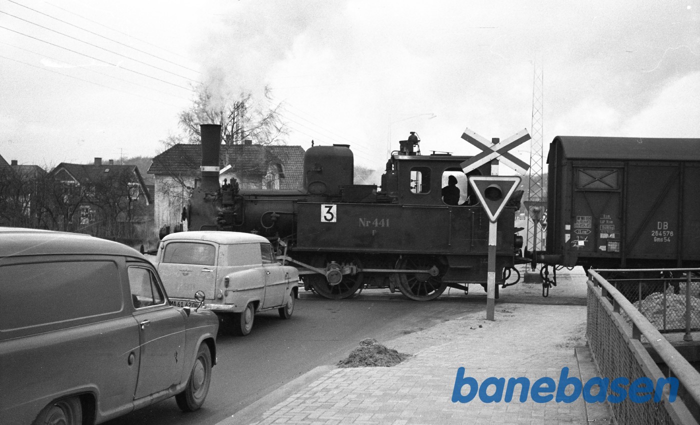 F 441 med rangertræk på havnebanen, ved Åløkke Allé F 441 med rangertræk på havnebanen, ved Åløkke Allé
