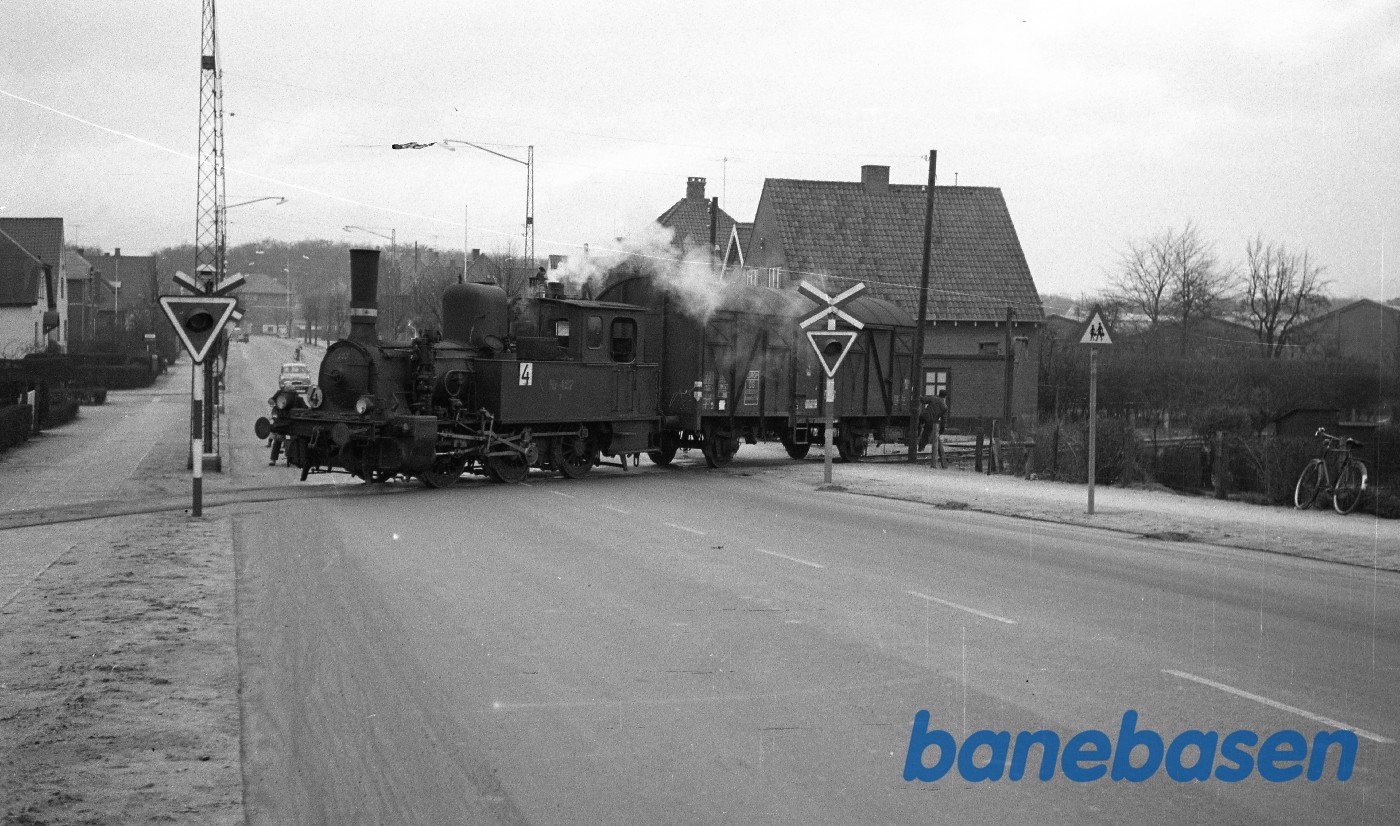 F 427 med rangertræk til havnen ved Åløkke Allé F 427 med rangertræk til havnen ved Åløkke Allé