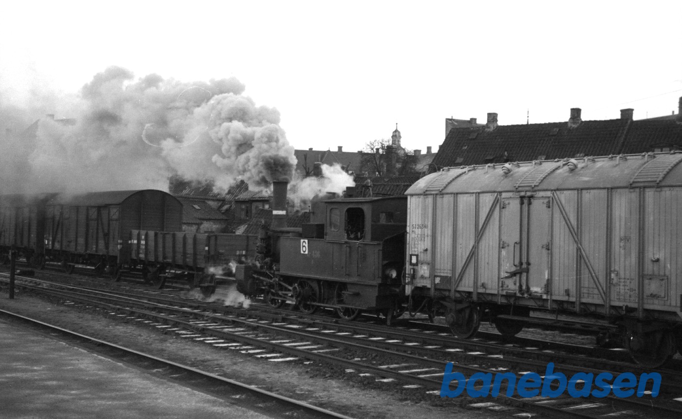 F 436 med rangertræk med rangertræk fra Grønlandsgade F 436 med rangertræk med rangertræk fra Grønlandsgade