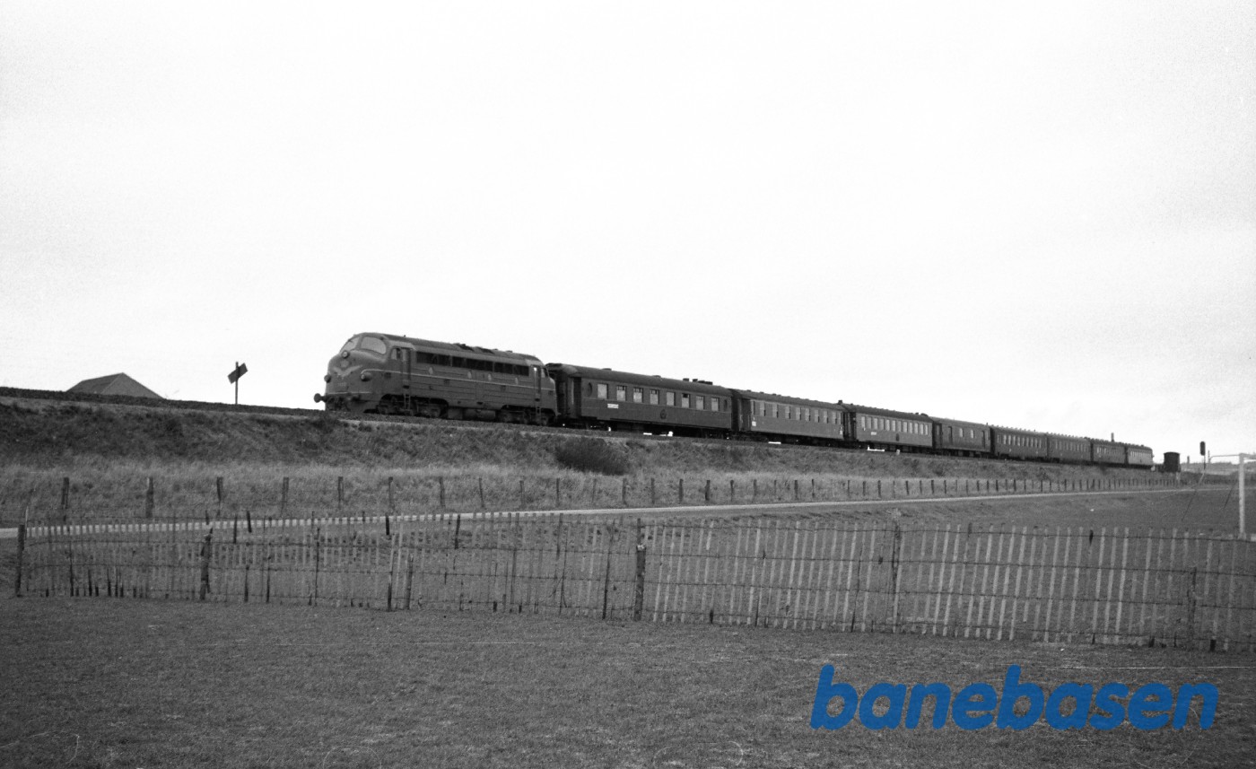 MY med "Nordexpres" til Fredericia, kort efter Odense MY med "Nordexpres" til Fredericia, kort efter Odense