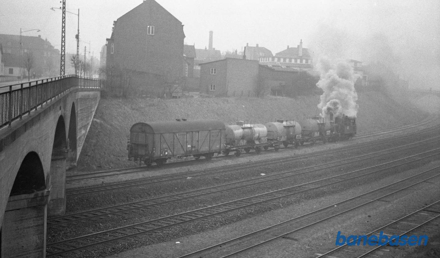 F-maskine i banegraven med rangertræk fra GASA og benzindepotet F-maskine i banegraven med rangertræk fra GASA og benzindepotet