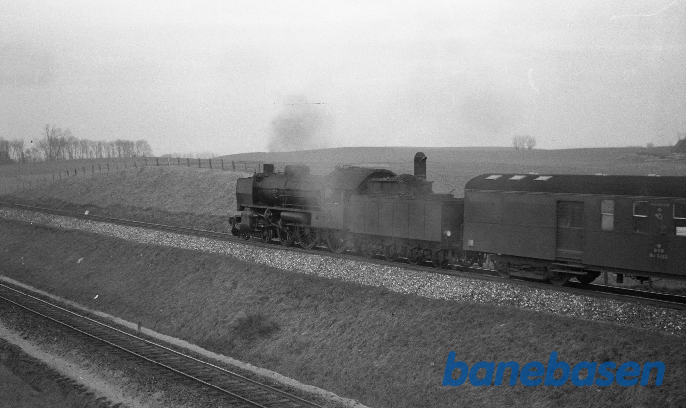 R-maskine med godstog fra Fredericia mellem Holmstrup og Elmelund R-maskine med godstog fra Fredericia mellem Holmstrup og Elmelund