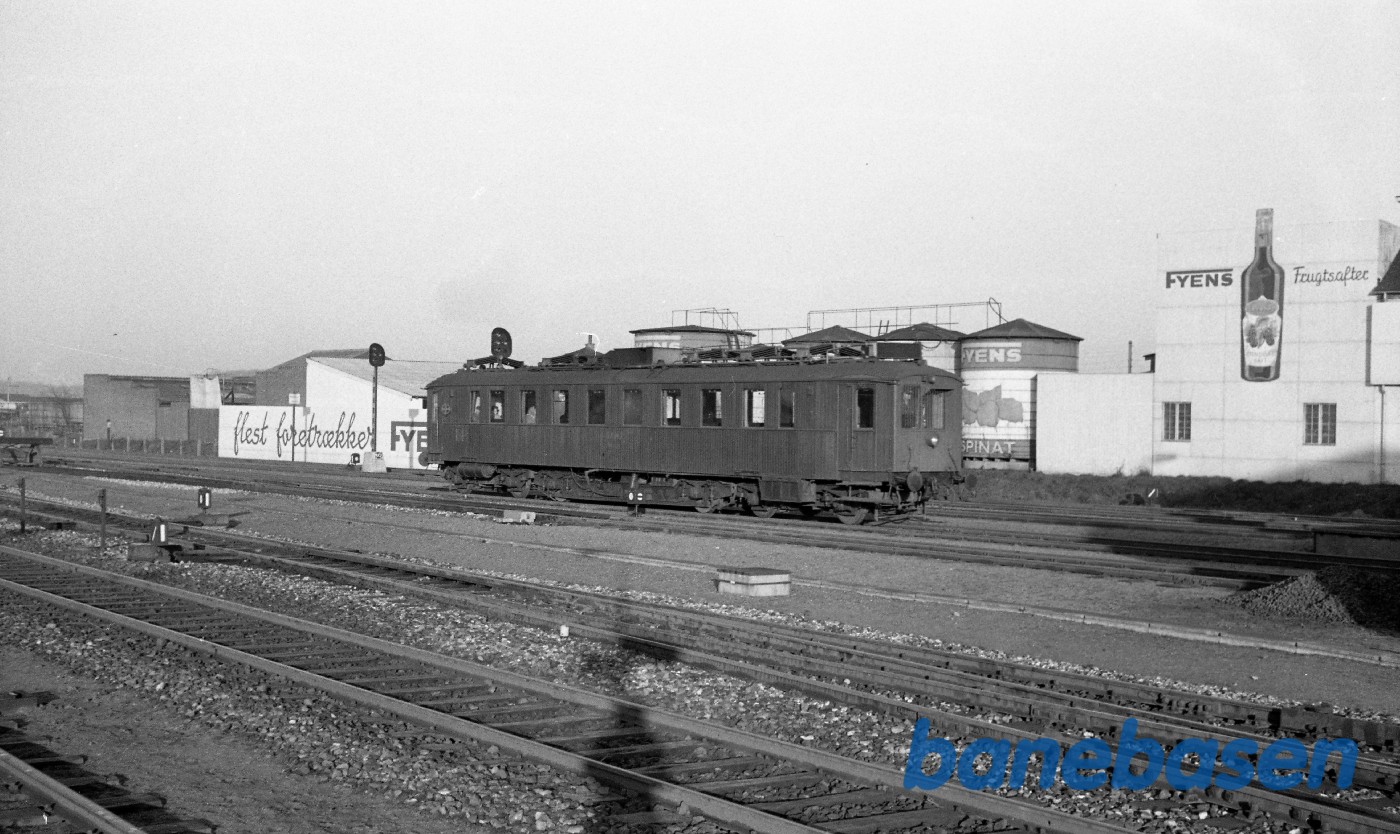 OKMJ MD-motorvogn under indkørsel fra Brenderup OKMJ MD-motorvogn under indkørsel fra Brenderup