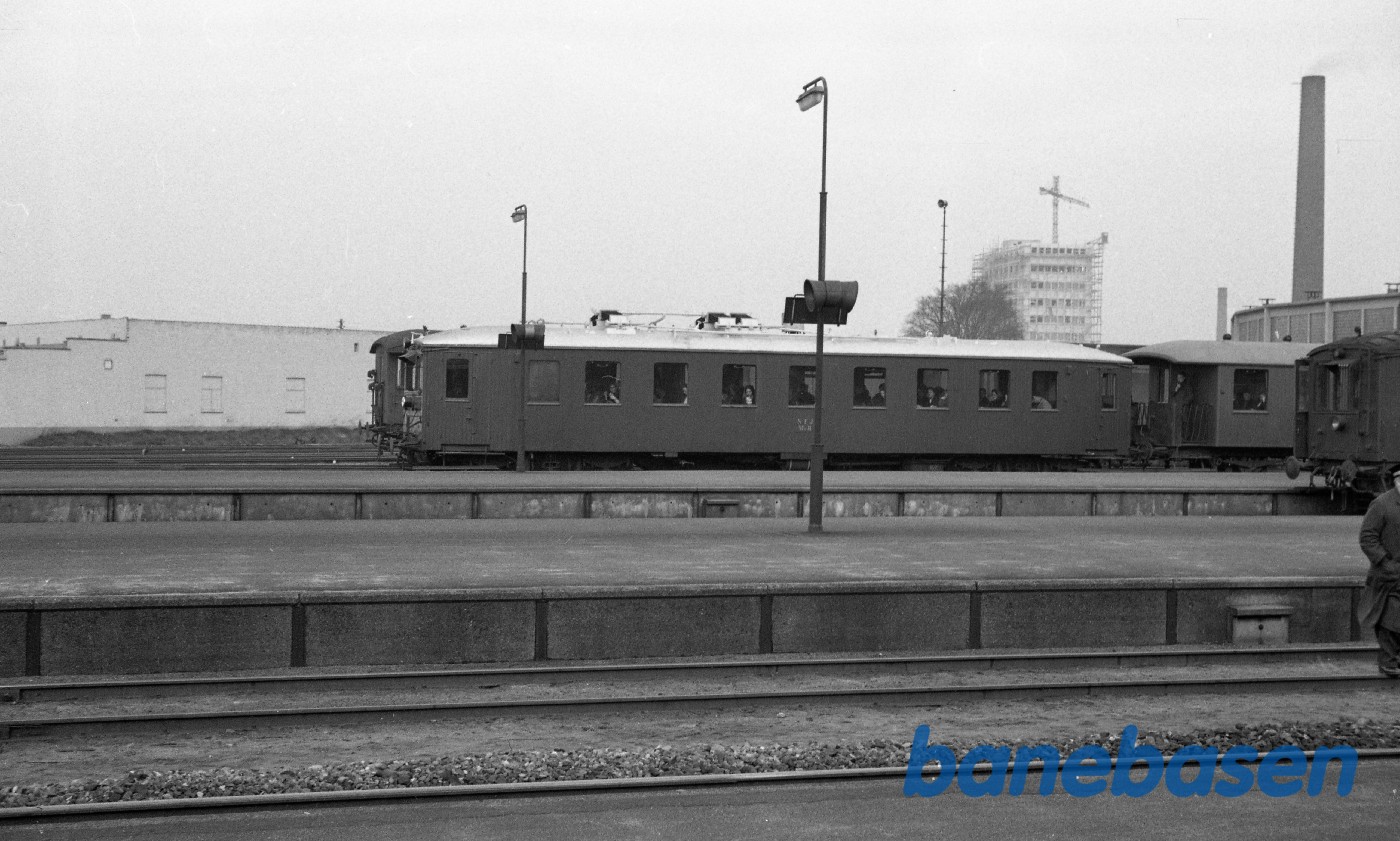 MH 8 med persontog til Bogense MH 8 med persontog til Bogense