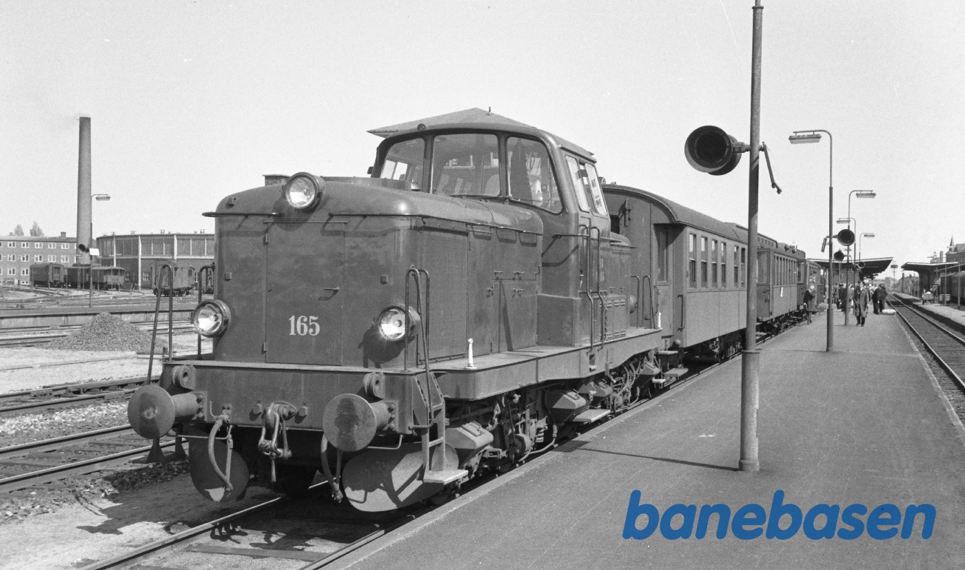 MT 165 med persontog til Svendborg MT 165 med persontog til Svendborg
