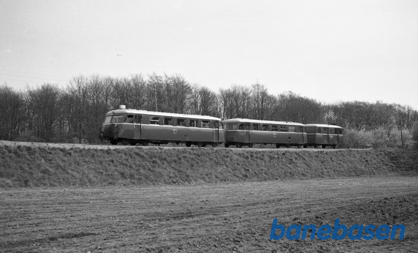SM 3 + SP 3 + SB 1 til Bogense, kort før Næsby SM 3 + SP 3 + SB 1 til Bogense, kort før Næsby