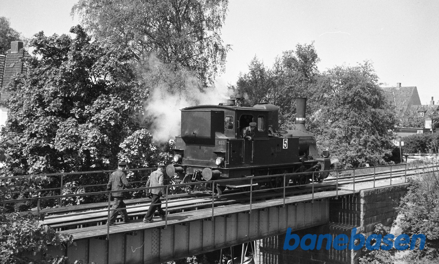 F 653 rangerer på sidesporet til Dalum Papirfabrik F 653 rangerer på sidesporet til Dalum Papirfabrik