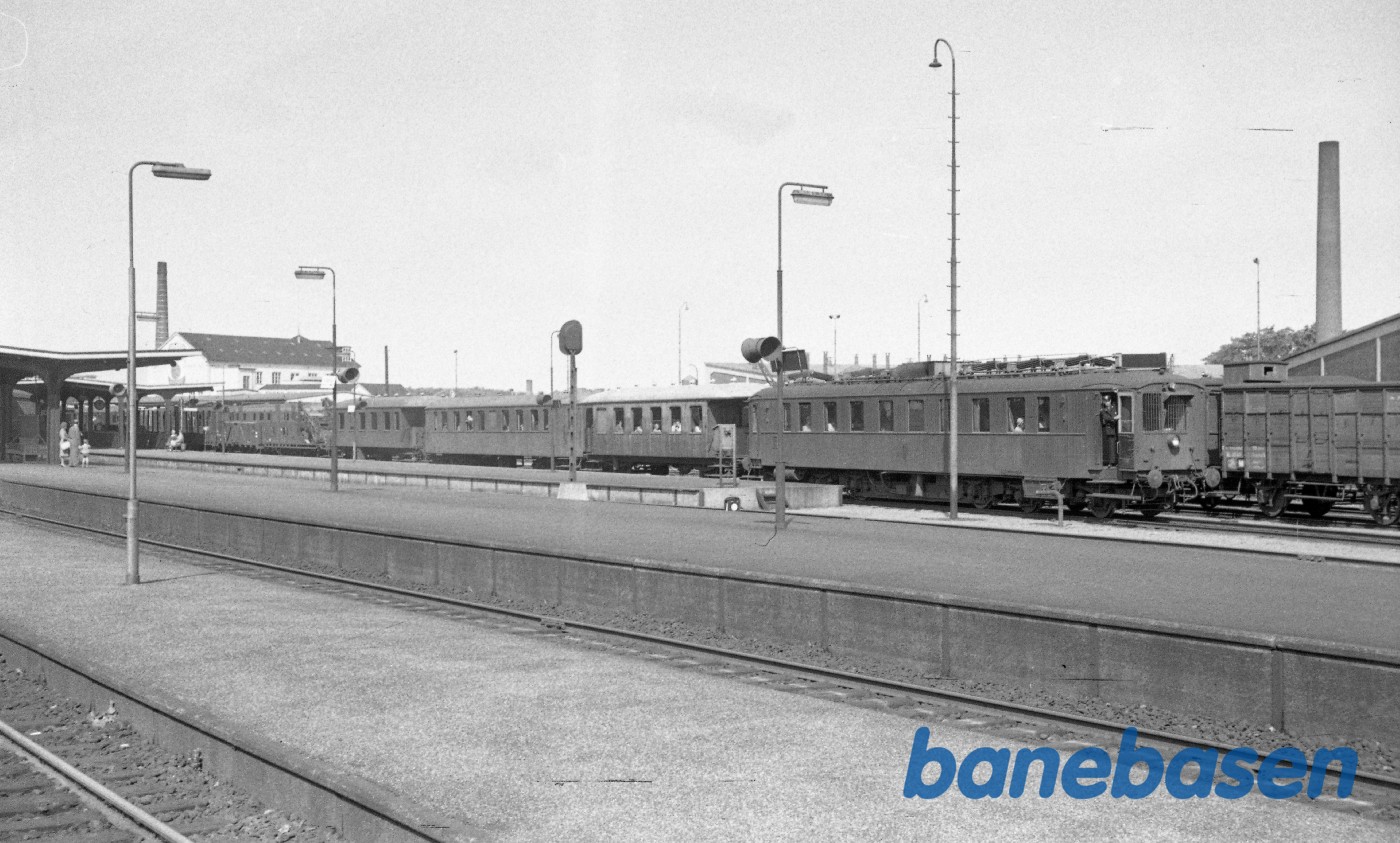 MD-motorvogn under udkørsel til Kerteminde MD-motorvogn under udkørsel til Kerteminde