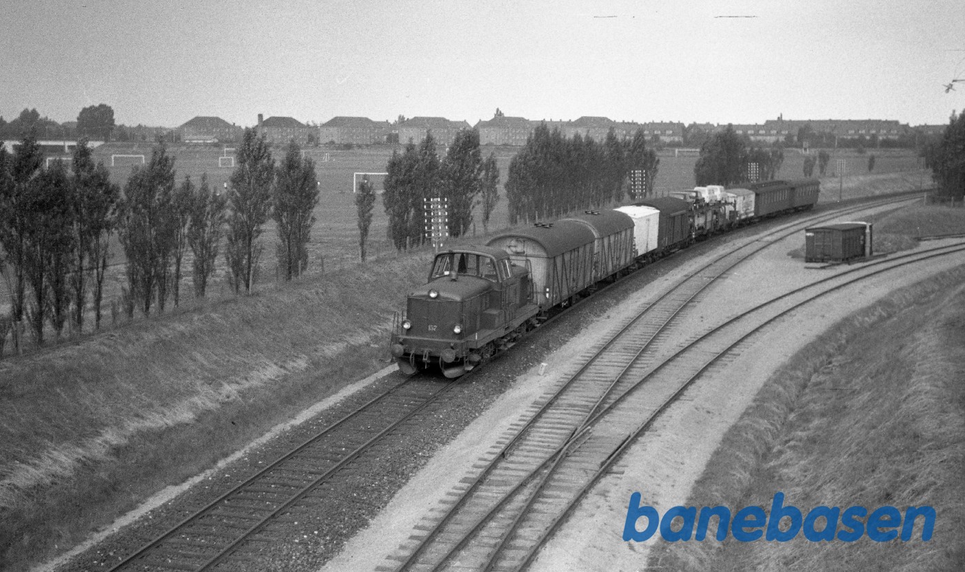 MT 157 med godstog til Svendborg mellem Odense og Fruens Bøge MT 157 med godstog til Svendborg mellem Odense og Fruens Bøge