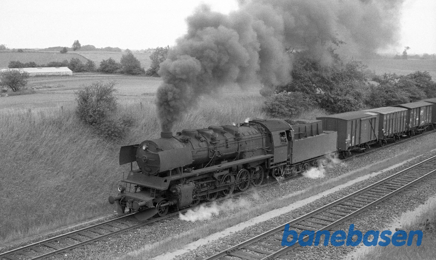 N 205 med godstog til Fredericia ved Elmelund N 205 med godstog til Fredericia ved Elmelund