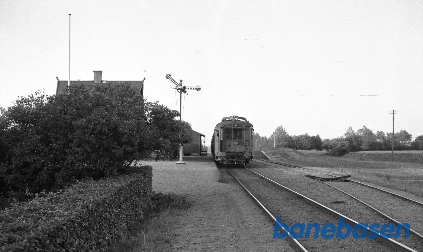 MD-motorvogn med godstog til Odense MD-motorvogn med godstog til Odense