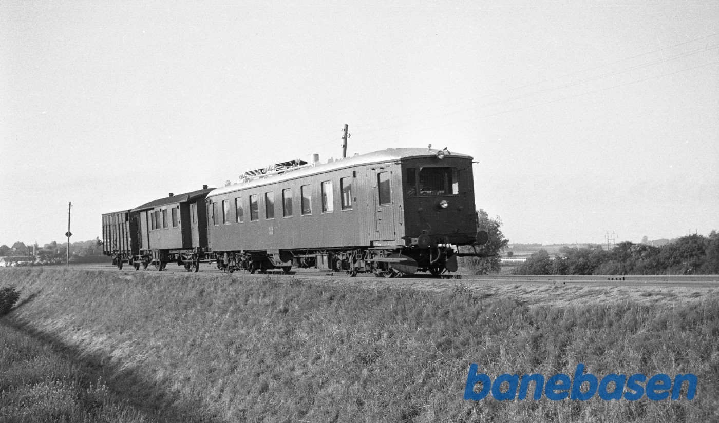 MH 8 + DE 34 + Q til Odense, kort før Næsby MH 8 + DE 34 + Q til Odense, kort før Næsby