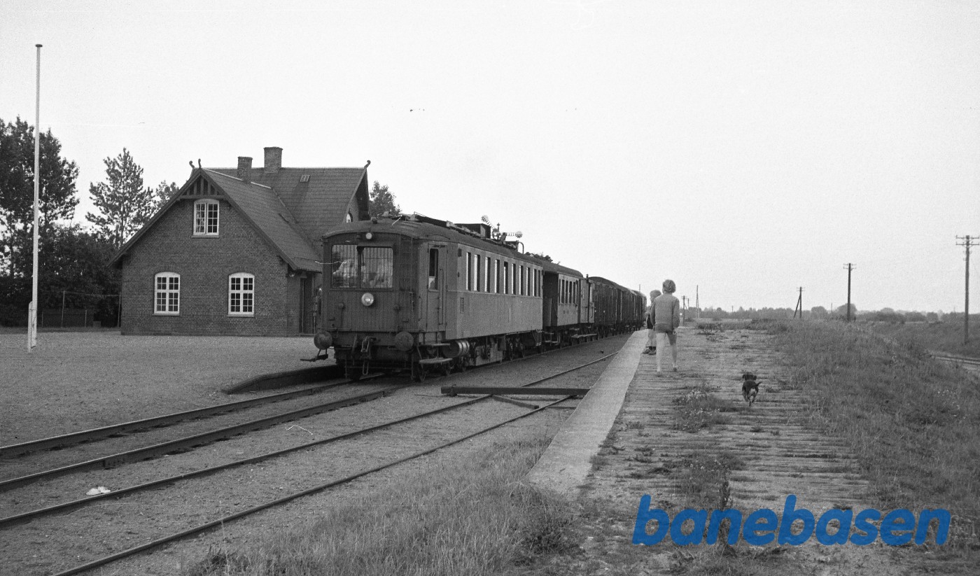 MD-motorvogn med godstog til Odense MD-motorvogn med godstog til Odense